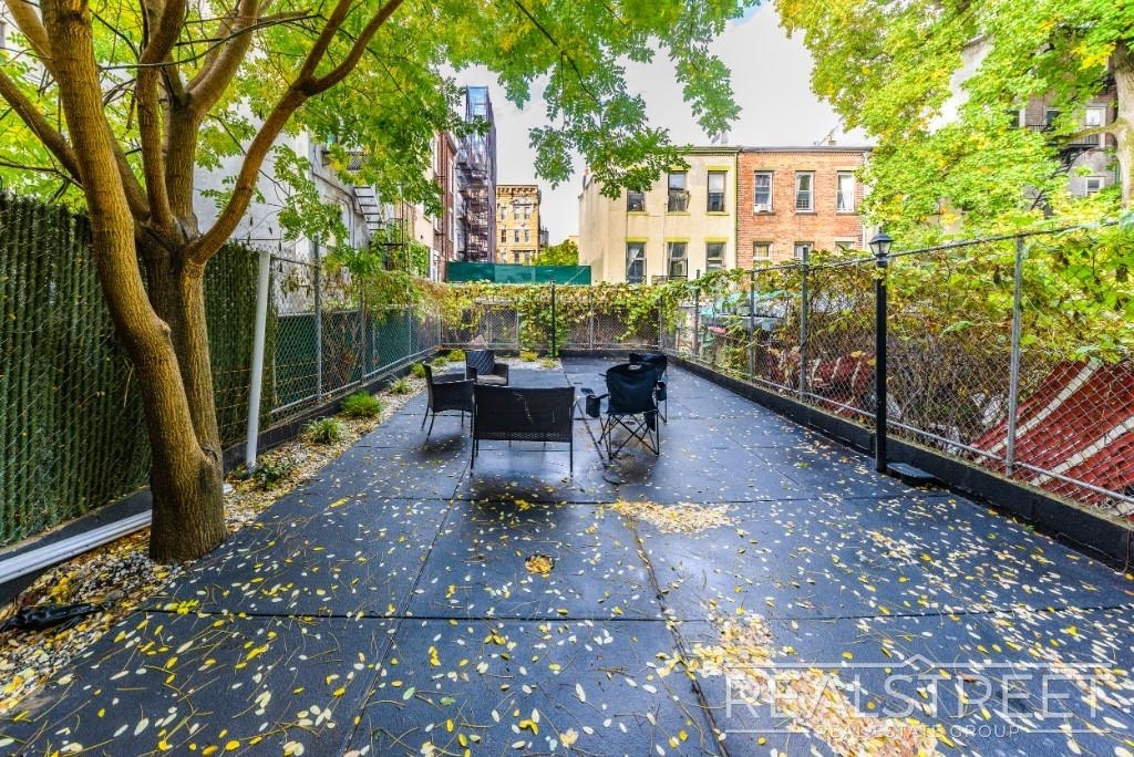 697 Dekalb Ave - Photo 8
