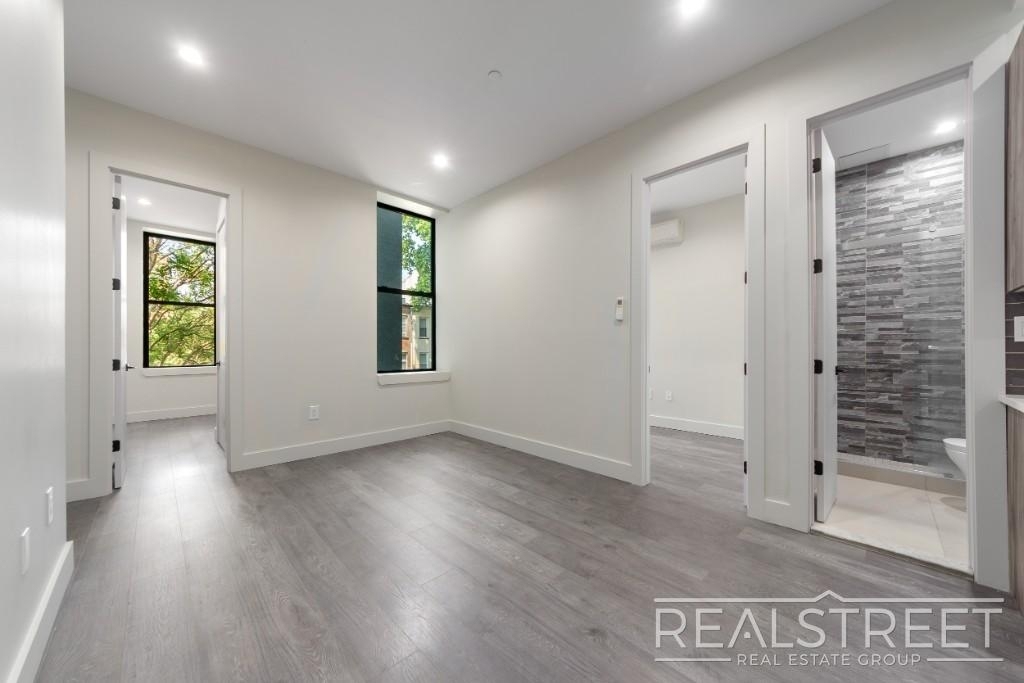 697 Dekalb Ave - Photo 5