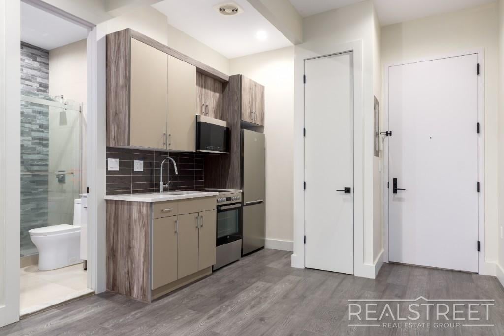 697 Dekalb Ave - Photo 1