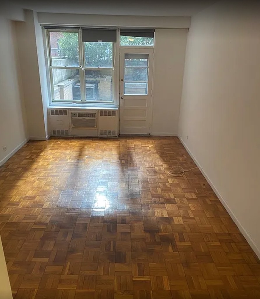 East 80th Street & 1st Avenue - Photo 2