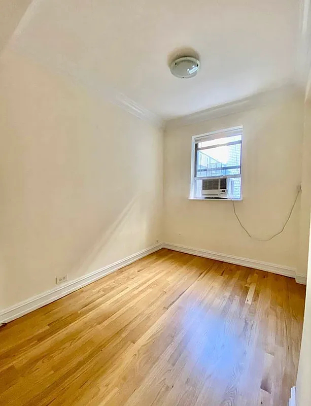 East 46th Street third avenue - Photo 3