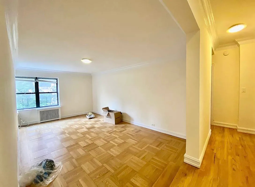 East 46th Street third avenue - Photo 2