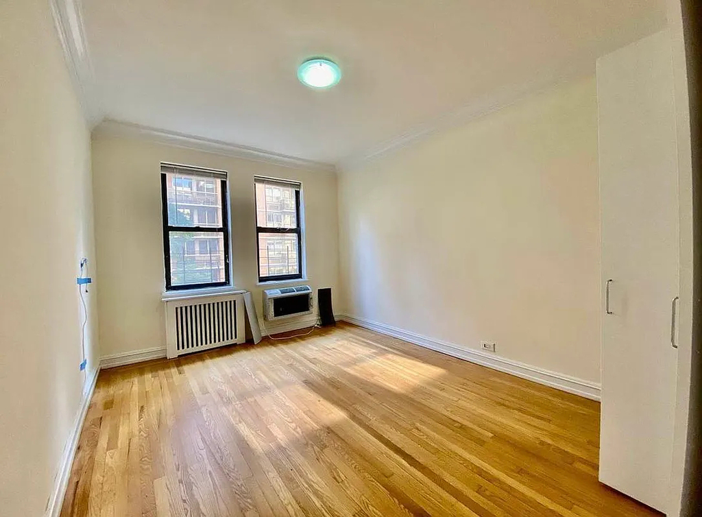 East 46th Street third avenue - Photo 5
