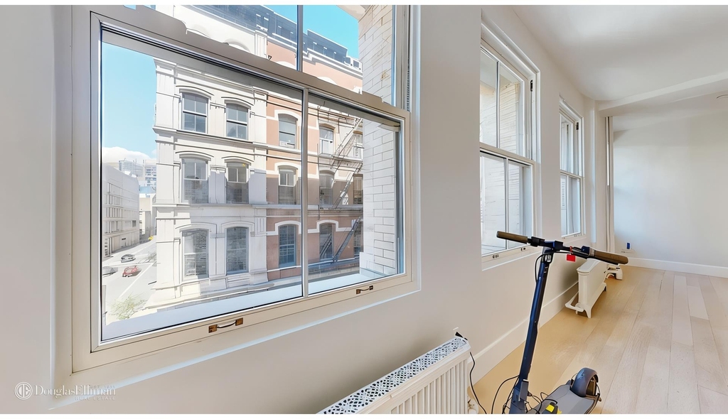 452 Broome St - Photo 1