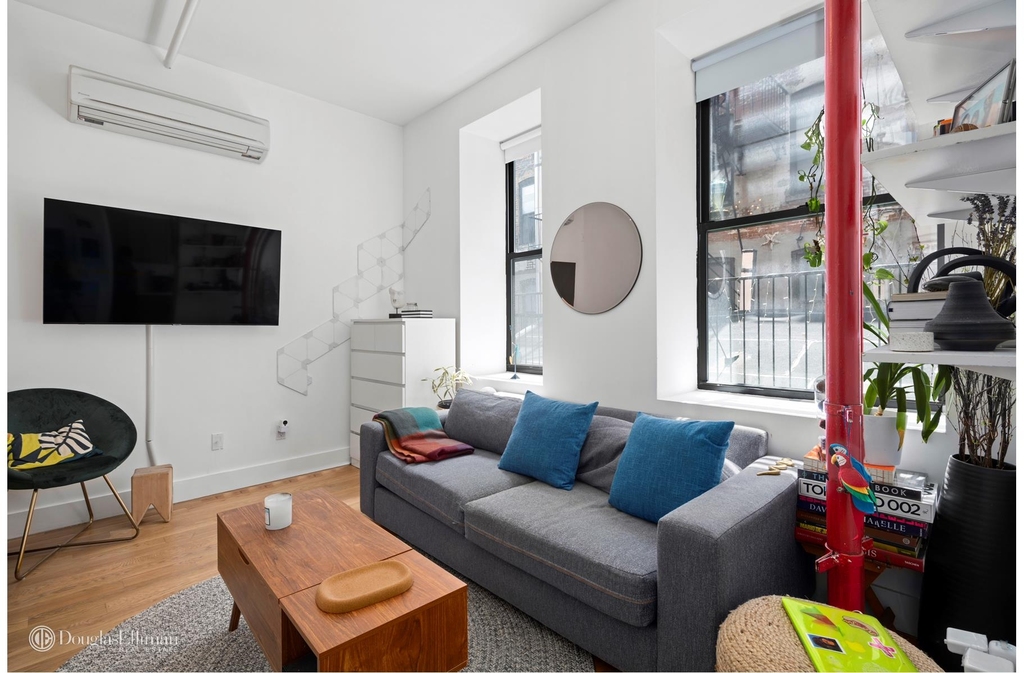 517 W 45th St - Photo 1
