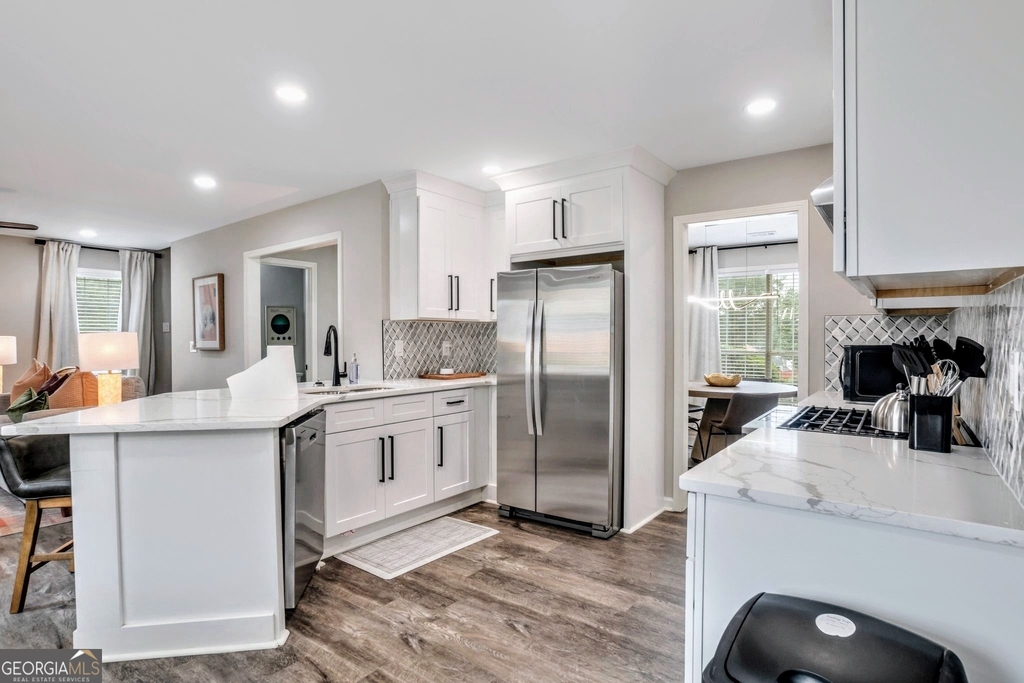 8008 Clearview Circle - Photo 9