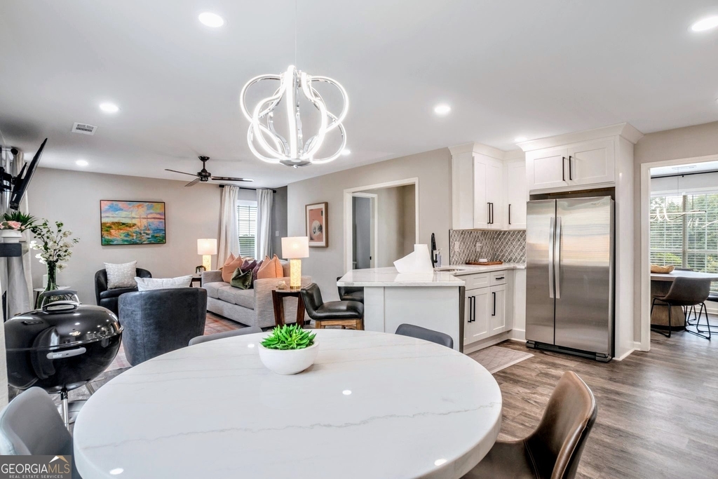 8008 Clearview Circle - Photo 11