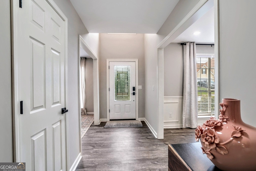 8008 Clearview Circle - Photo 4