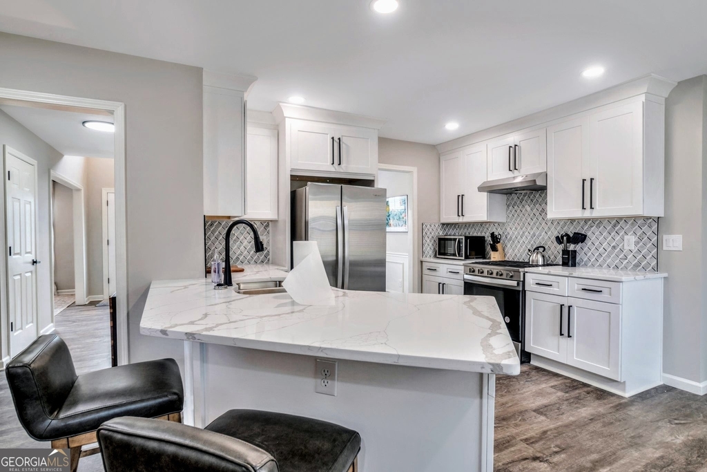 8008 Clearview Circle - Photo 10