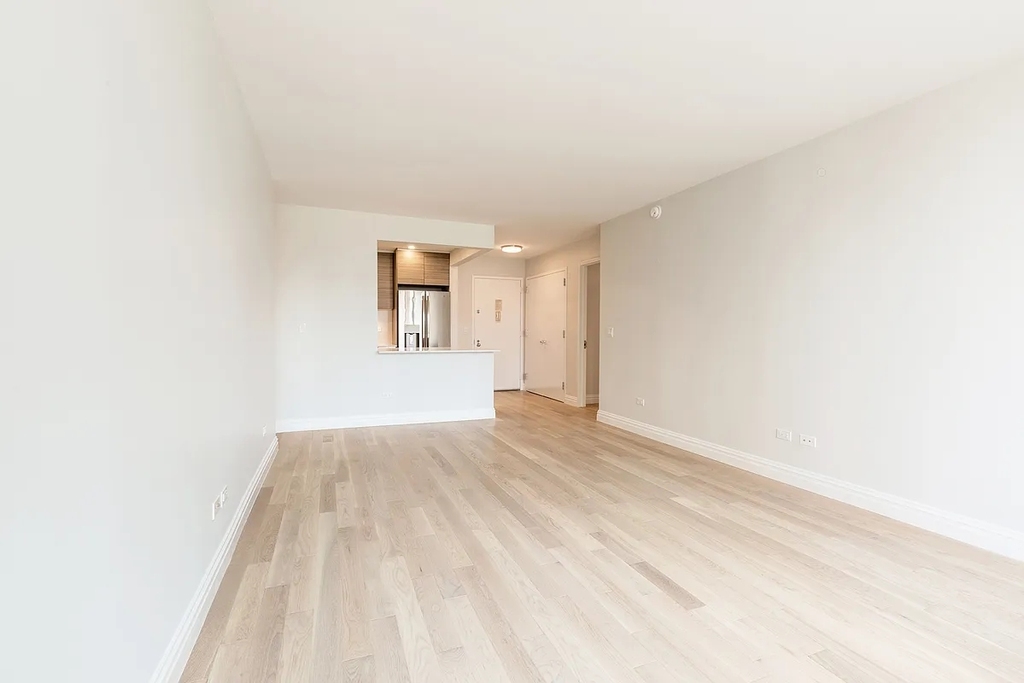 West 48th Street - Photo 7