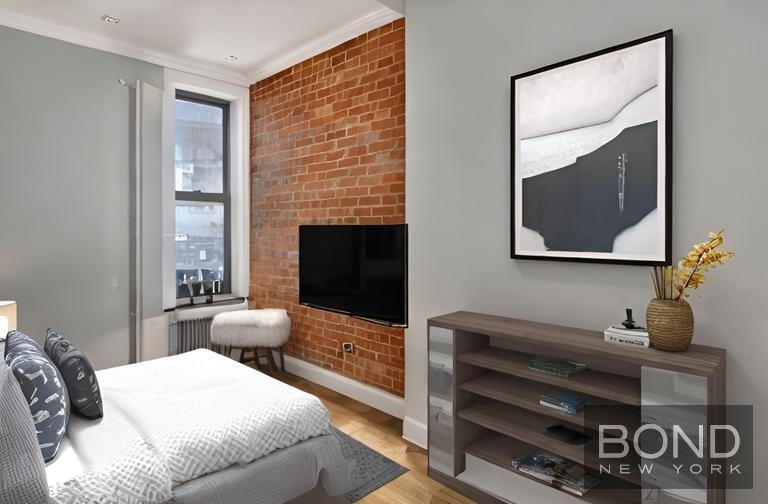 West 52nd Street - Photo 4