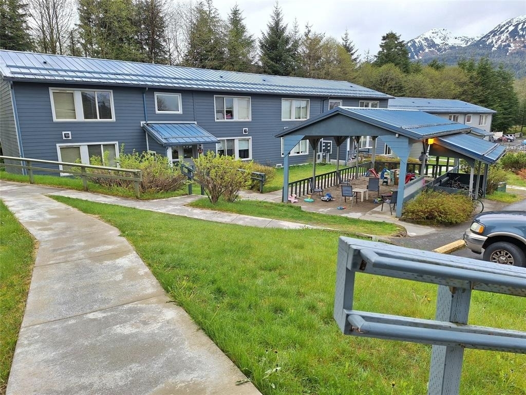 1050 Salmon Creek Ln - Photo 0