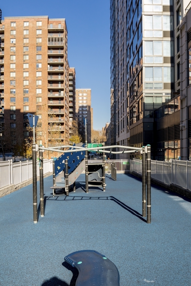 Corner of Amsterdam and west 100th street - Photo 10