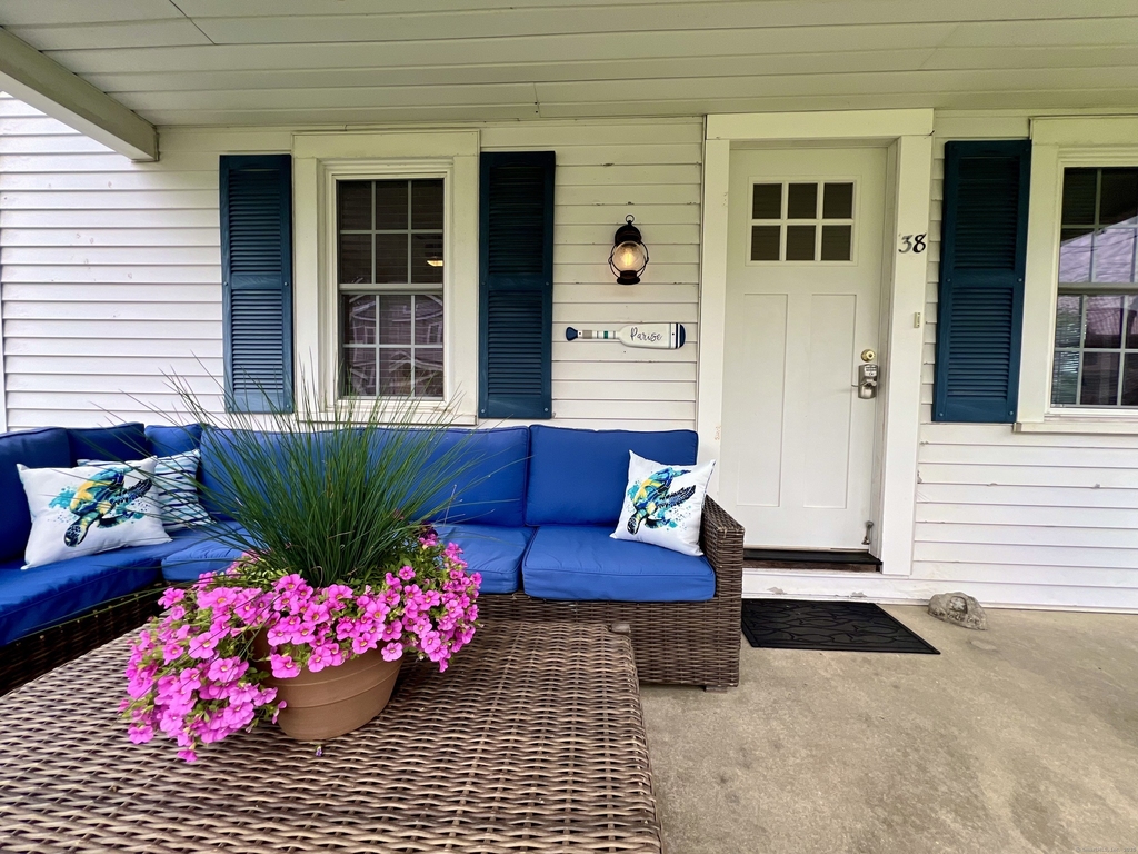 38 Seabreeze Road - Photo 1