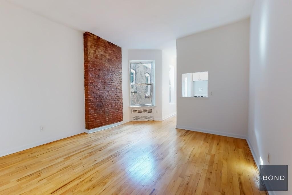 East 85th Street - Photo 0