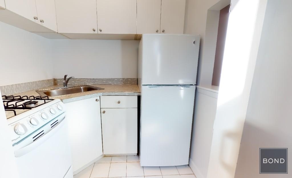 East 85th Street - Photo 2
