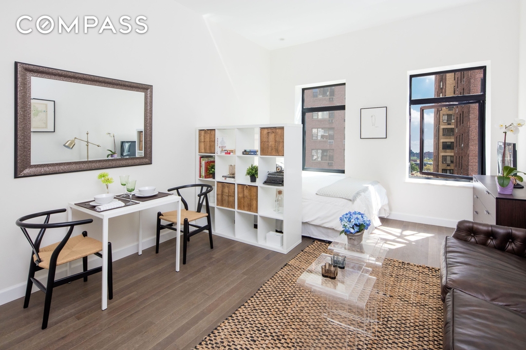 44 E End Avenue - Photo 1
