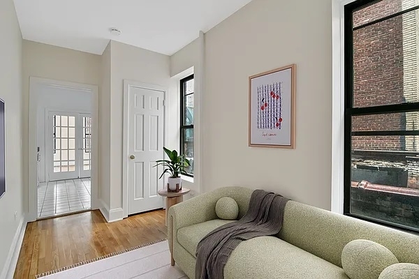 17 Greenwich Avenue - Photo 2