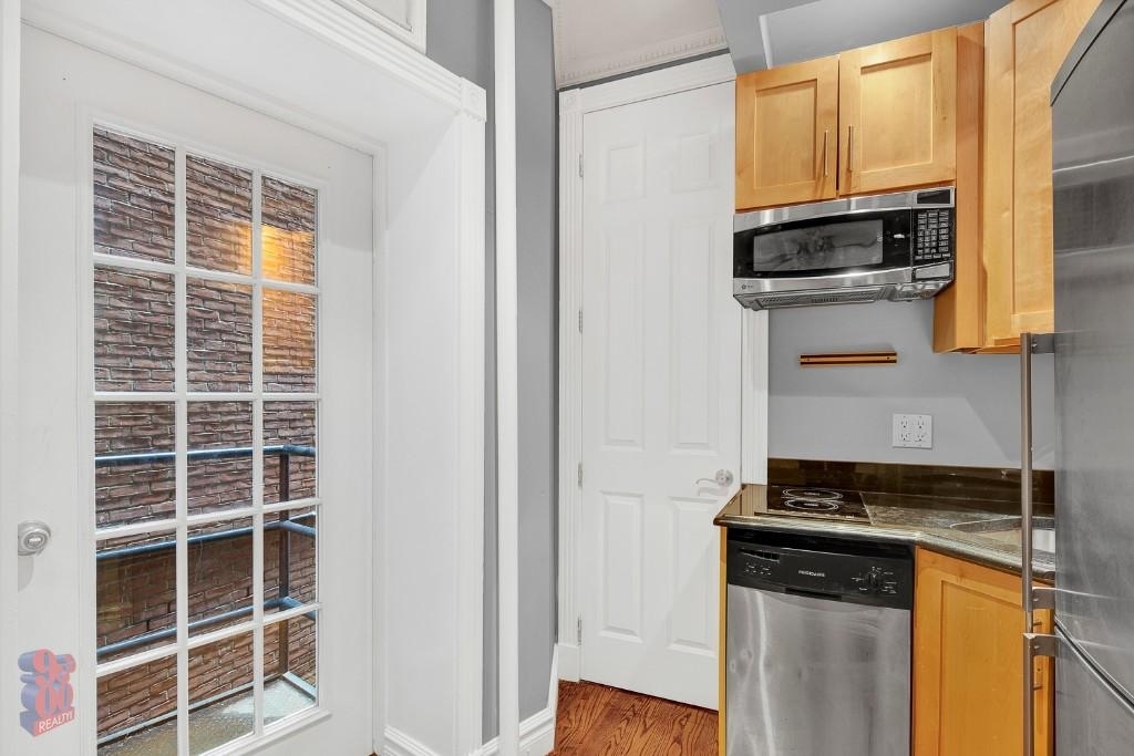 East 35th Street - Photo 3