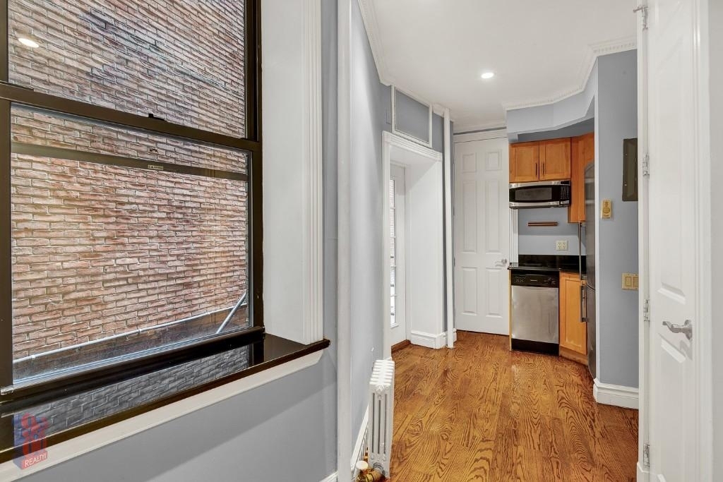 East 35th Street - Photo 2