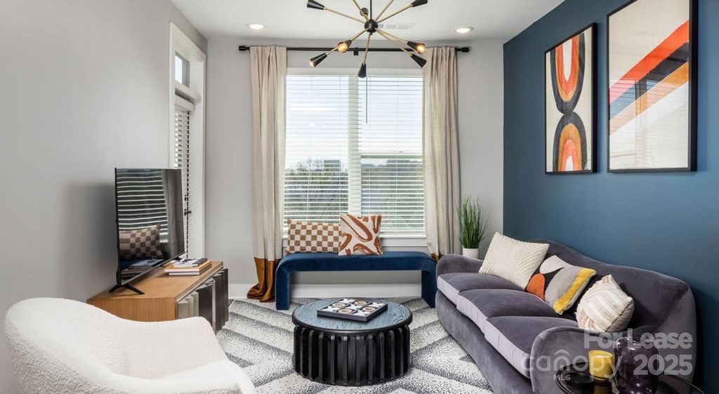 1015 N Alexander Street - Photo 3