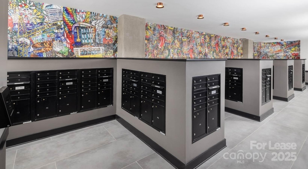 1015 N Alexander Street - Photo 18