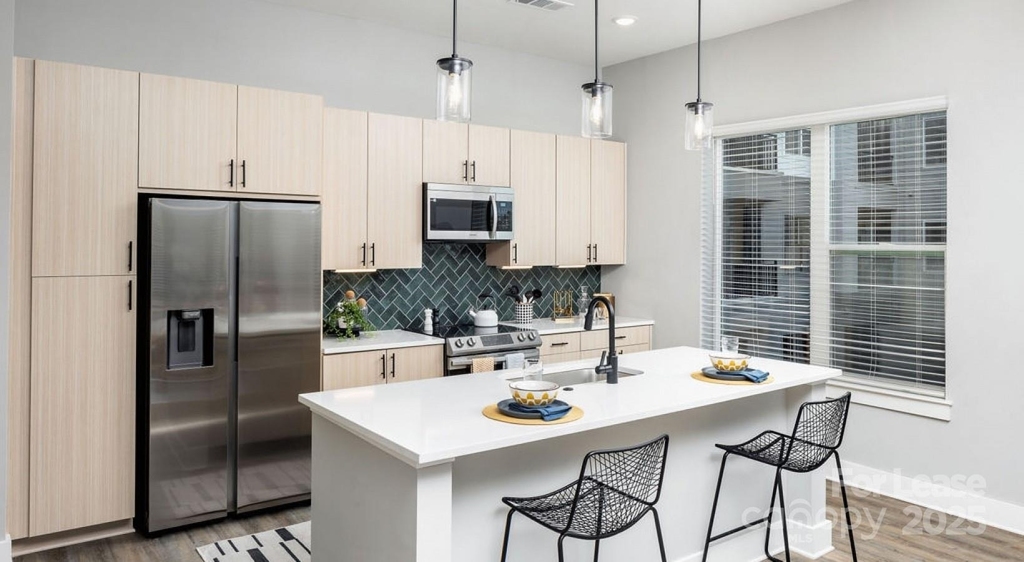 1015 N Alexander Street - Photo 9