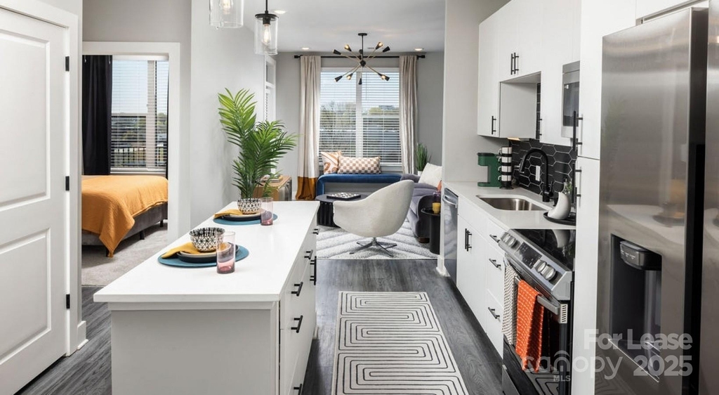 1015 N Alexander Street - Photo 2