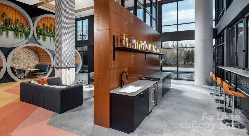 1015 N Alexander Street - Photo 8