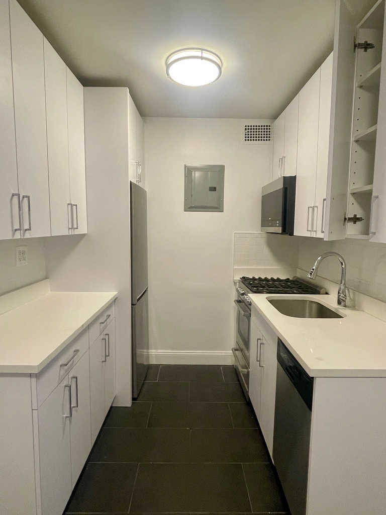 East 88th / 1st Avenue - Photo 5