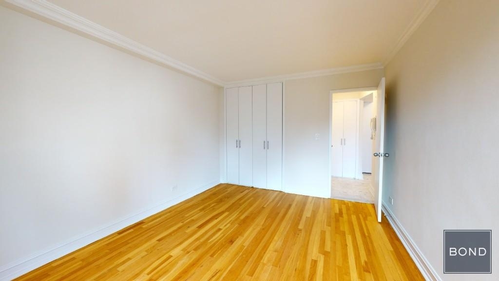 West 13th Street - Photo 8