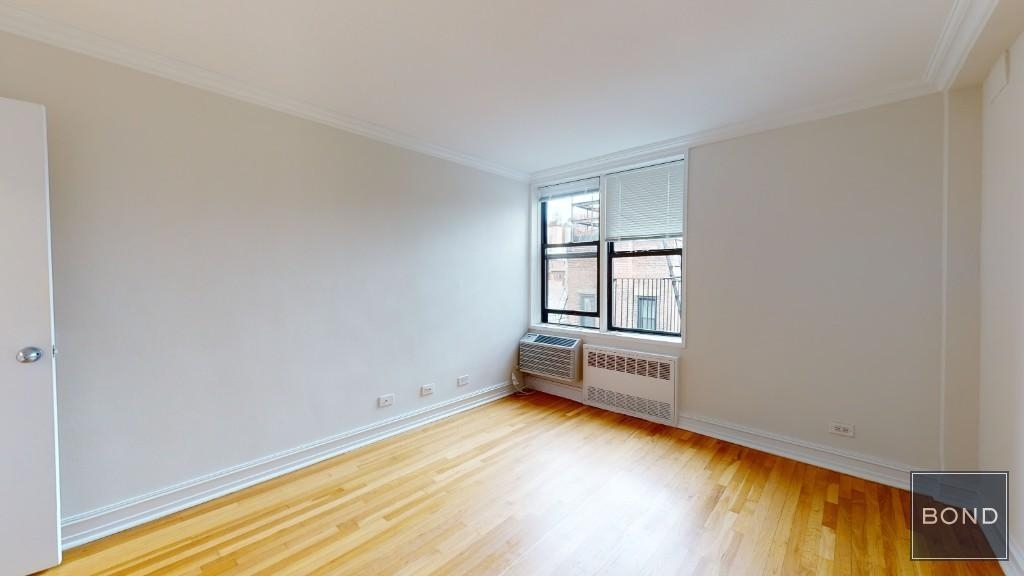 West 13th Street - Photo 7