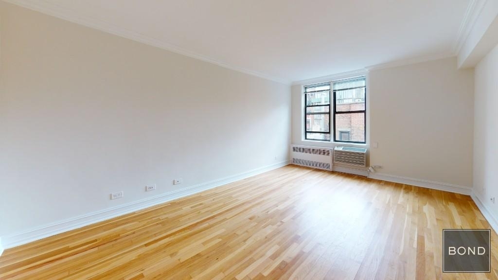 West 13th Street - Photo 4