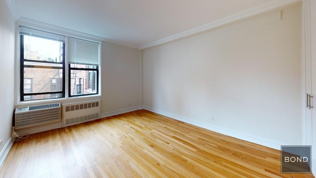 West 13th Street - Photo 6