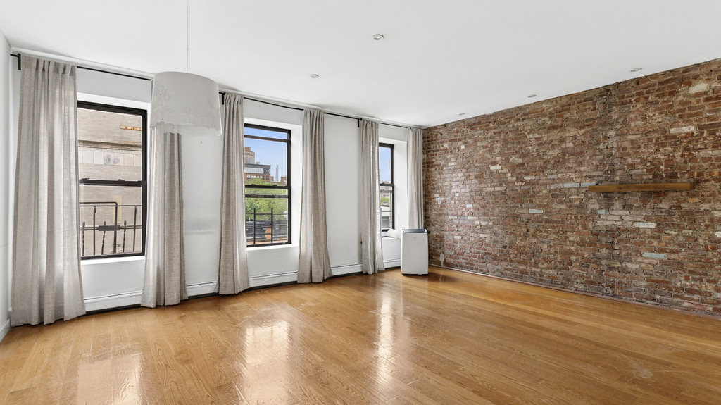 319 E 105th Street - Photo 0