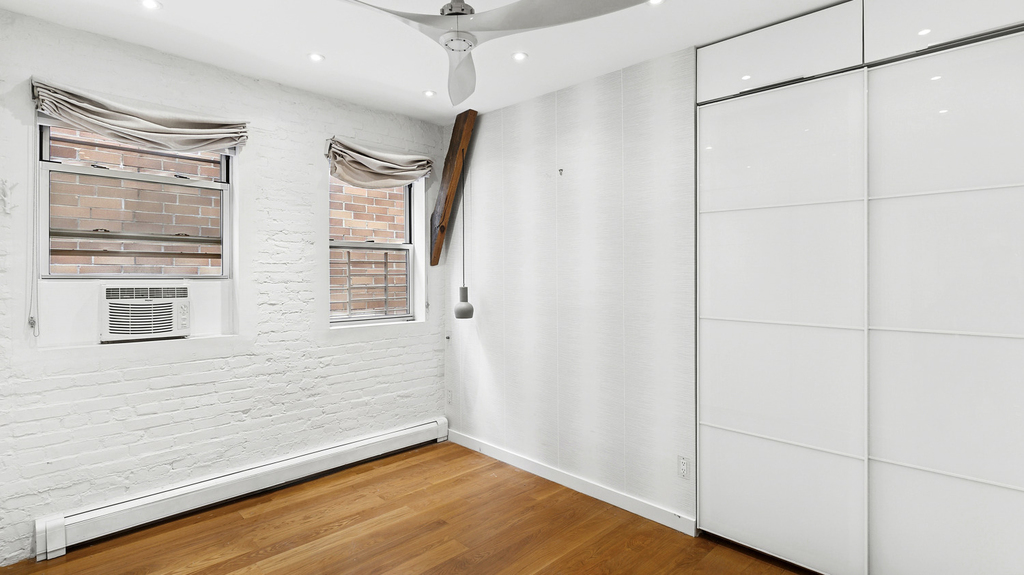 319 E 105th Street - Photo 3