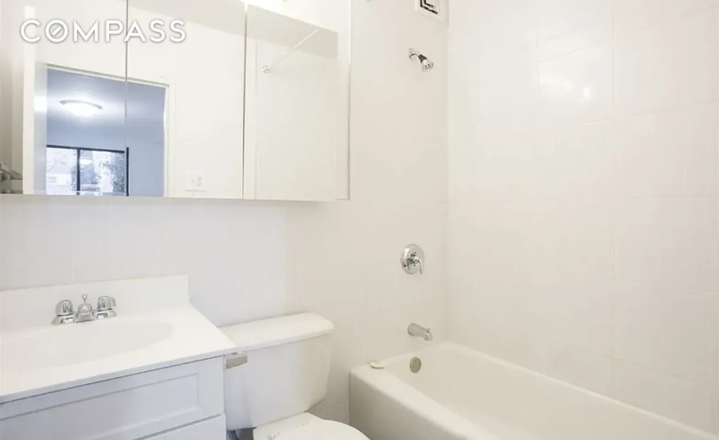 221 E 82nd Street - Photo 3
