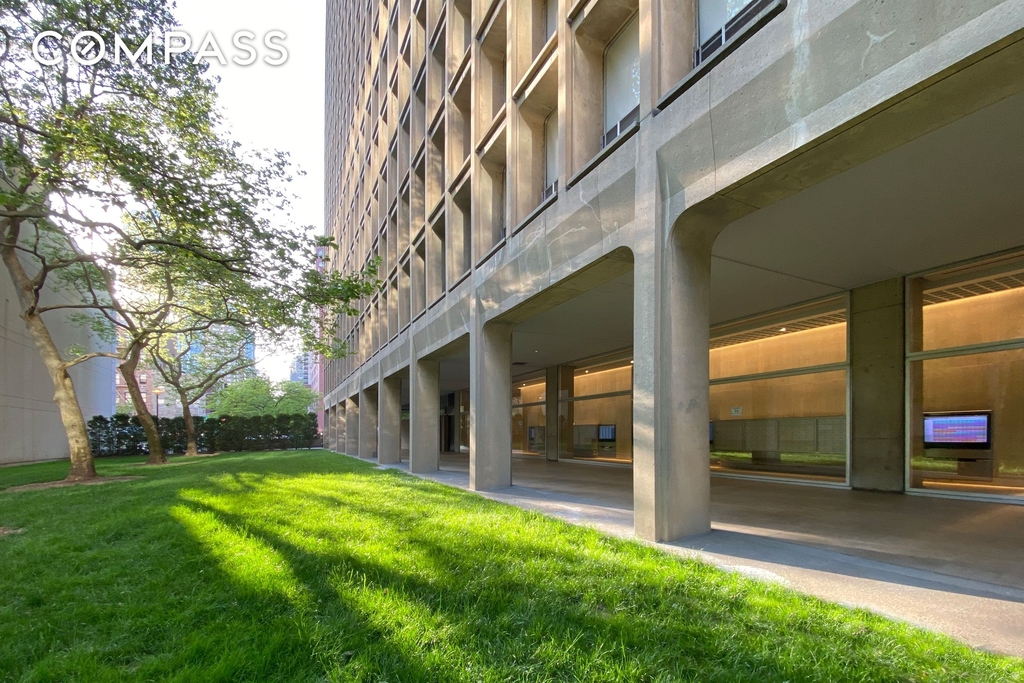 300 E 33rd Street - Photo 15