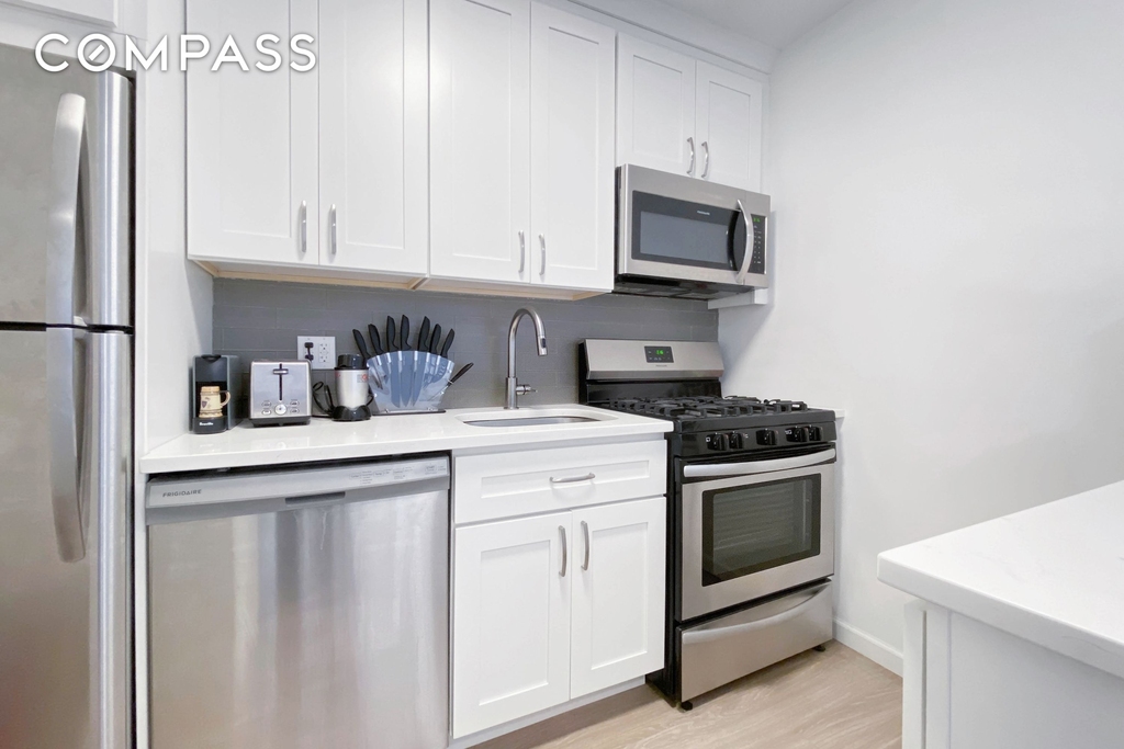 300 E 33rd Street - Photo 5