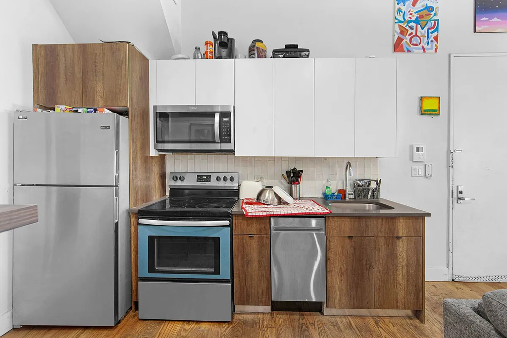 485 Evergreen Ave - Photo 2