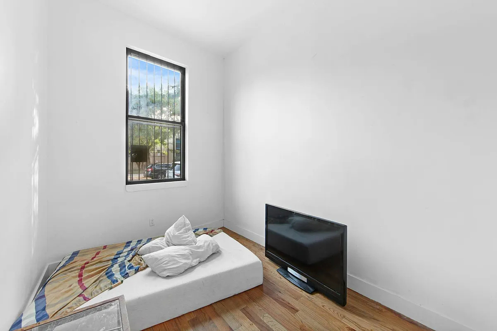485 Evergreen Ave - Photo 5