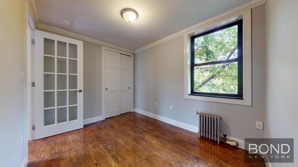 East 10th Street - Photo 4