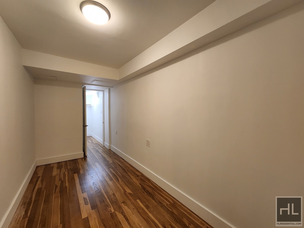 East 53rd Street - Photo 7