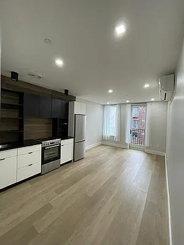 727 Dekalb Avenue - Photo 0