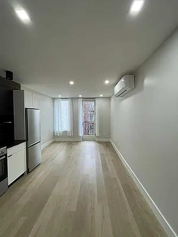 727 Dekalb Avenue - Photo 2