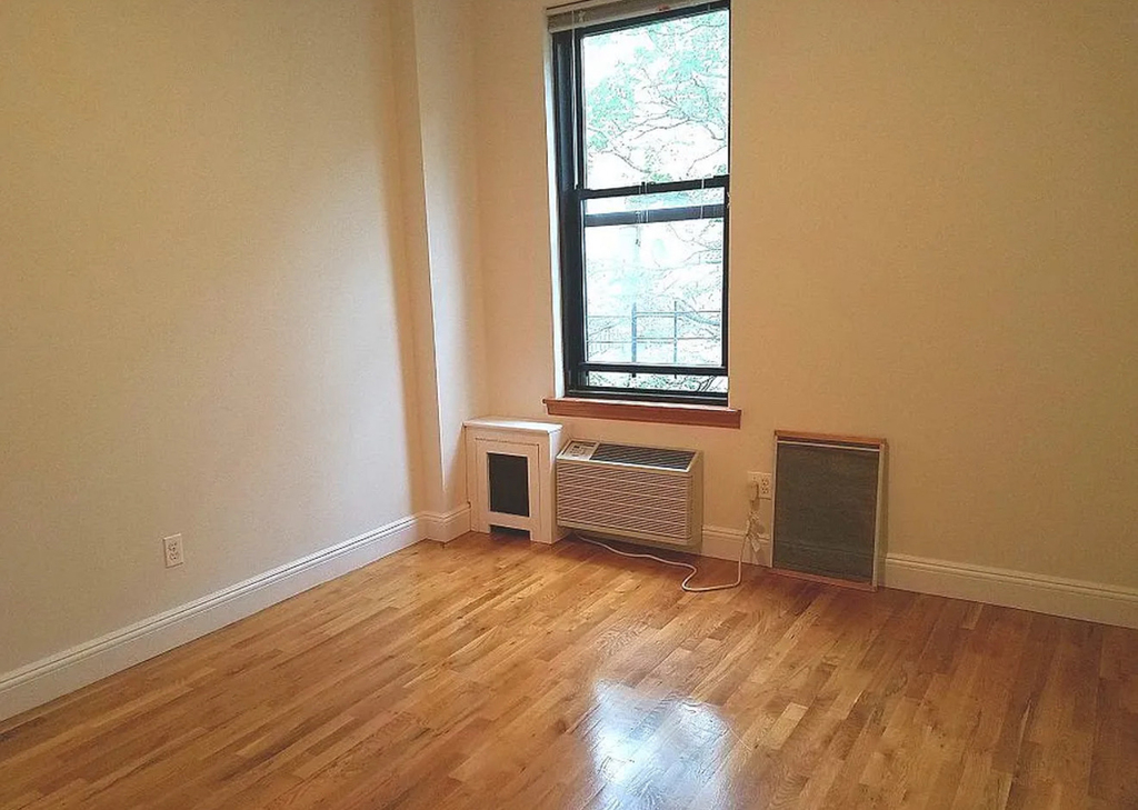 200 Riverside Drive - Photo 5
