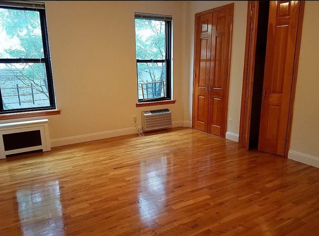 200 Riverside Drive - Photo 4