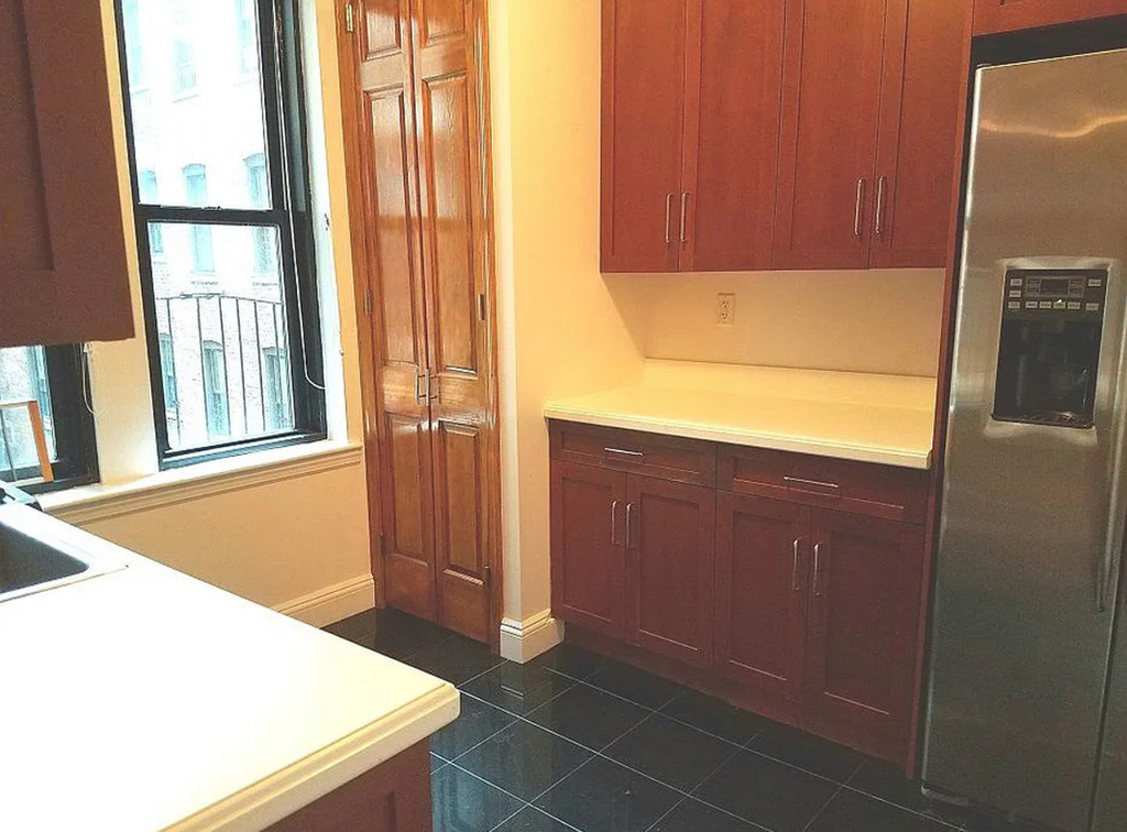 200 Riverside Drive - Photo 2