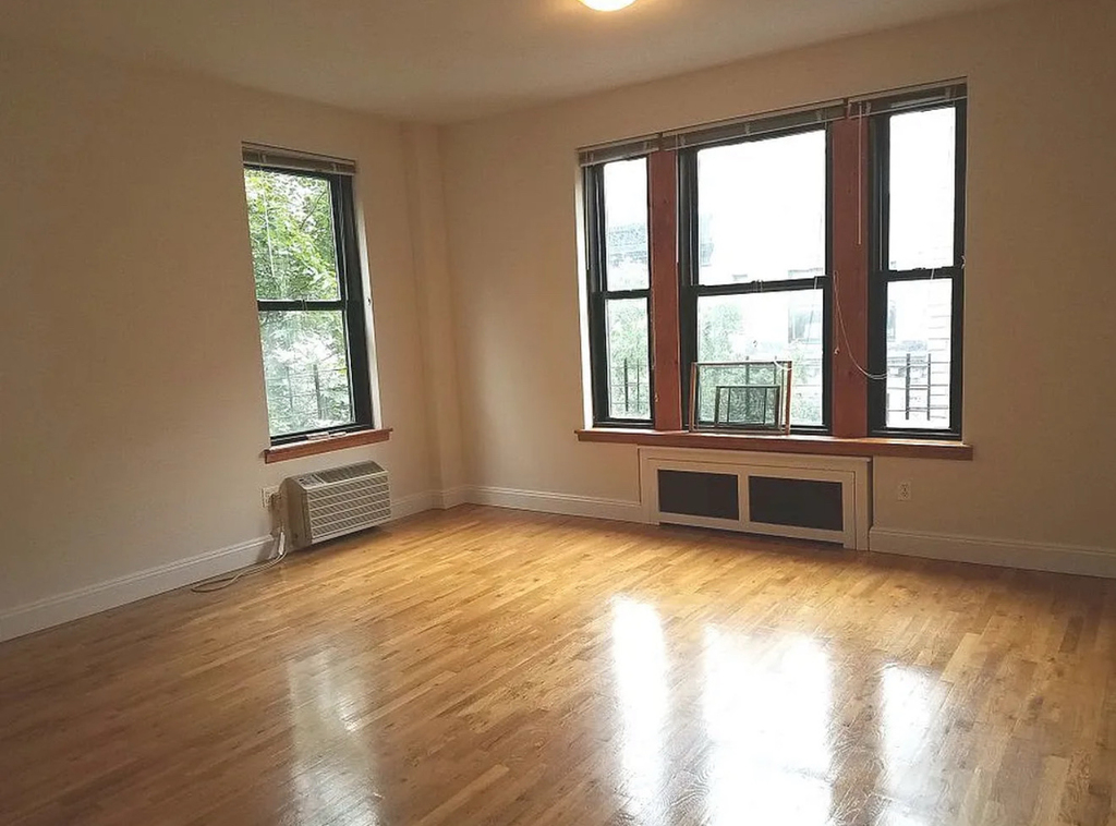 200 Riverside Drive - Photo 0