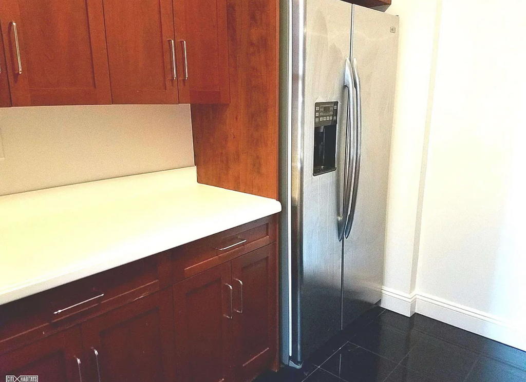 200 Riverside Drive - Photo 3